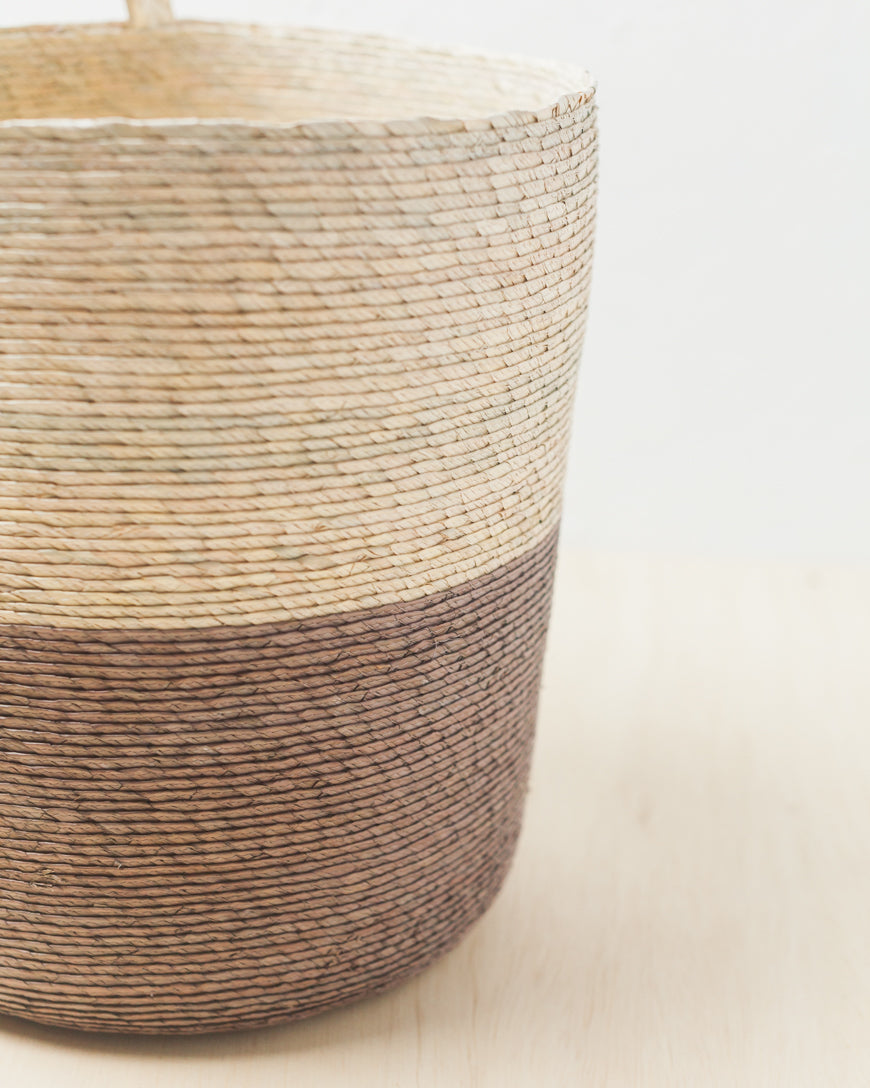 Solana Hanging Basket – Handwoven Palm Storage & Décor