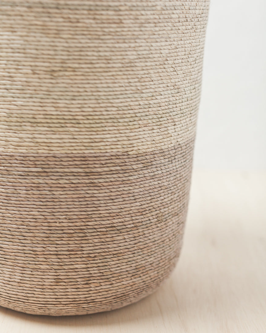 Solana Hanging Basket – Handwoven Palm Storage & Décor