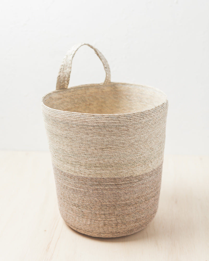 Solana Hanging Basket – Handwoven Palm Storage & Décor Thistle