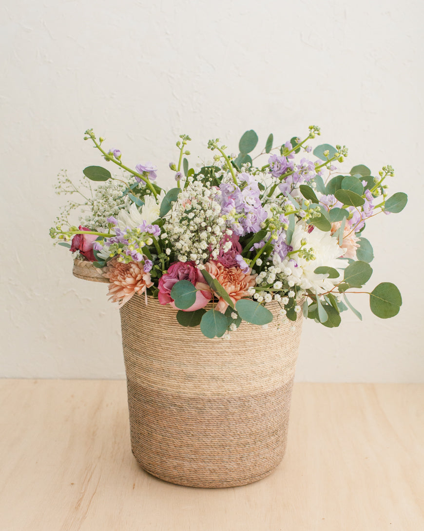 Solana Hanging Basket – Handwoven Palm Storage & Décor